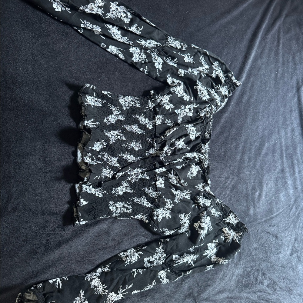 Almost Famous Monochrome Floral Top